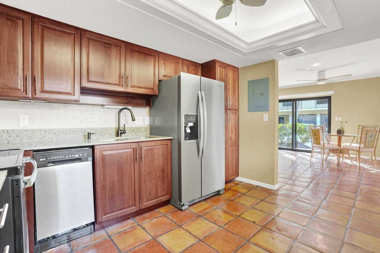 300 Inlet Way Apt 2 - Photo 6 of 25