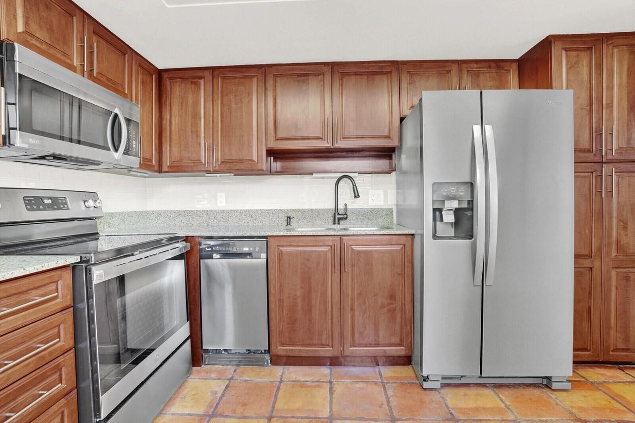 300 Inlet Way Apt 2 - Photo 7 of 25