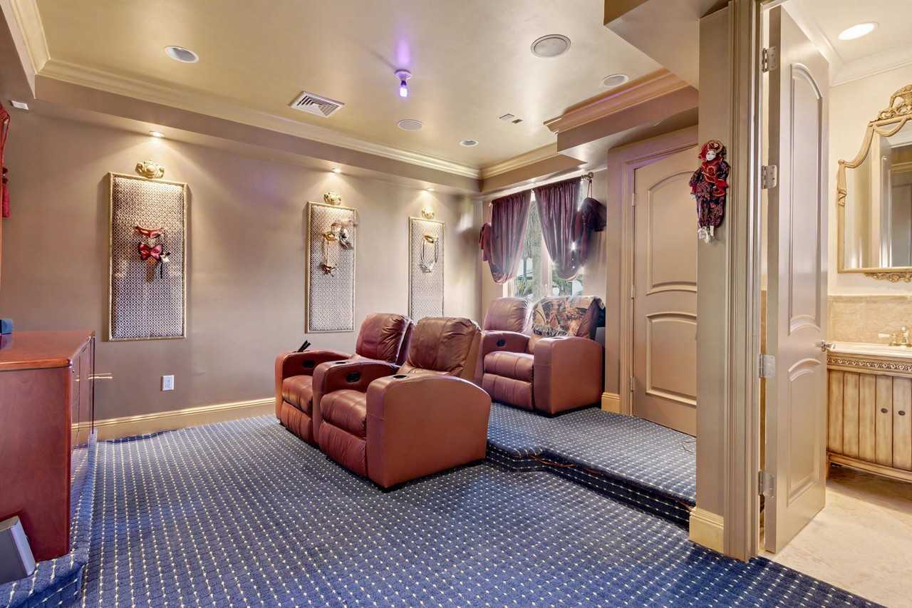 860 Park Dr E - Photo 4 of 50