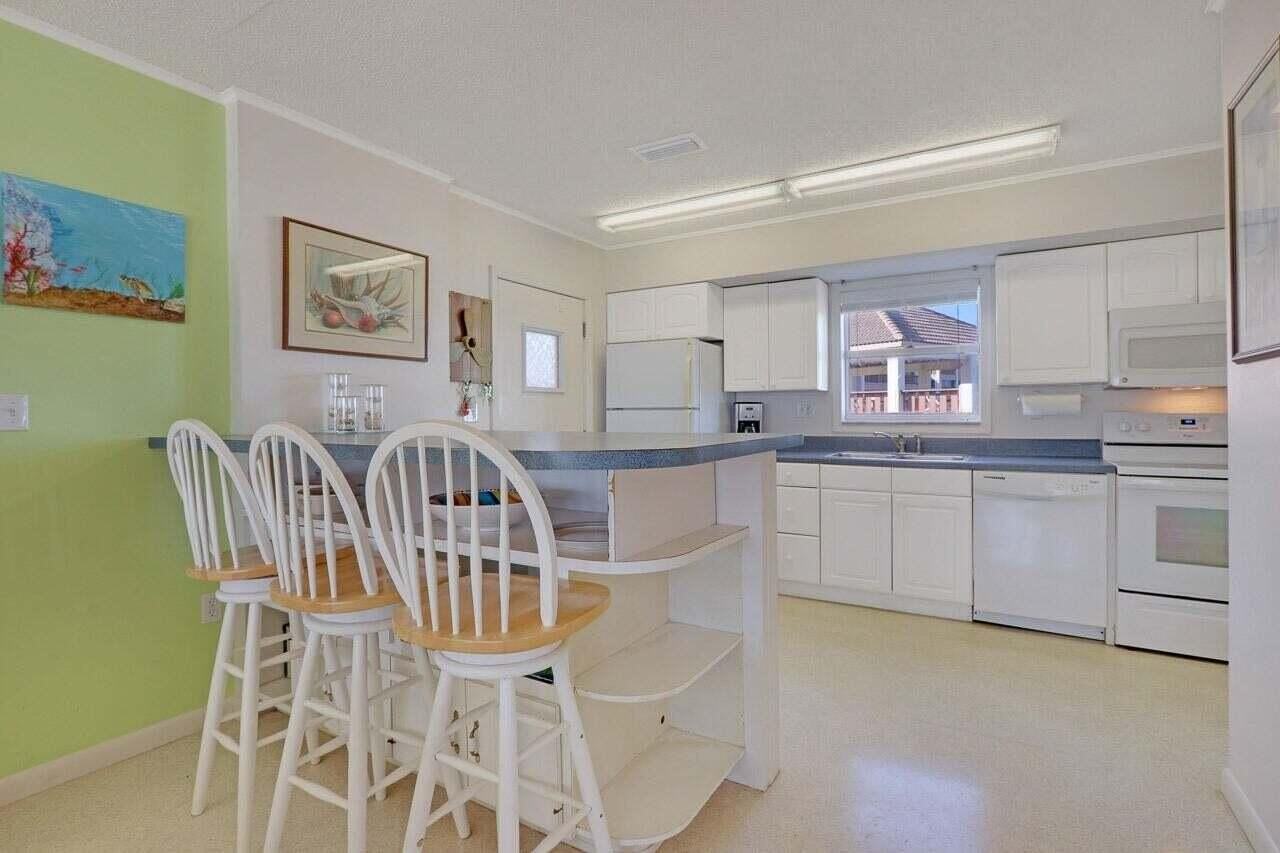 1501 Ne Ocean Blvd Apt 2 - Photo 6 of 11