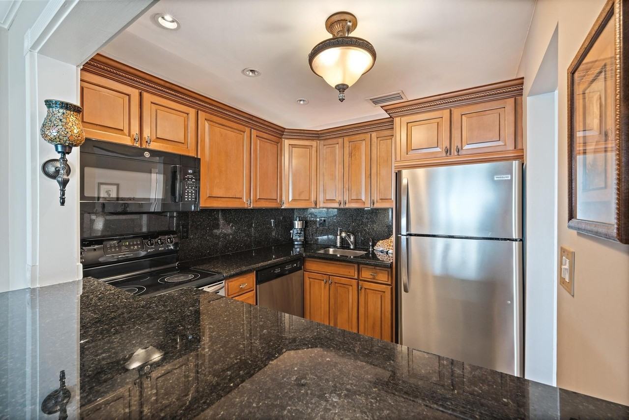 400 Wilma Cir Apt 309 - Photo 4 of 18