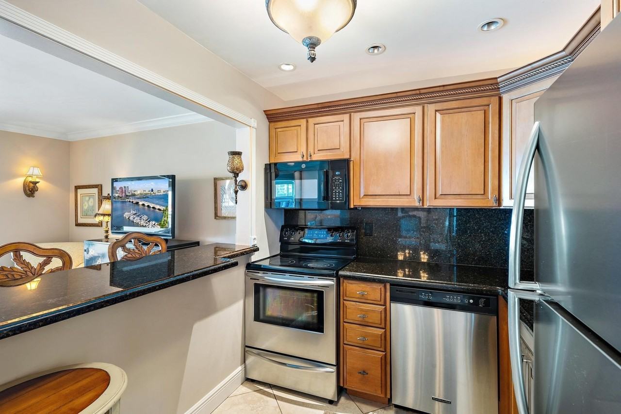 400 Wilma Cir Apt 309 - Photo 6 of 18