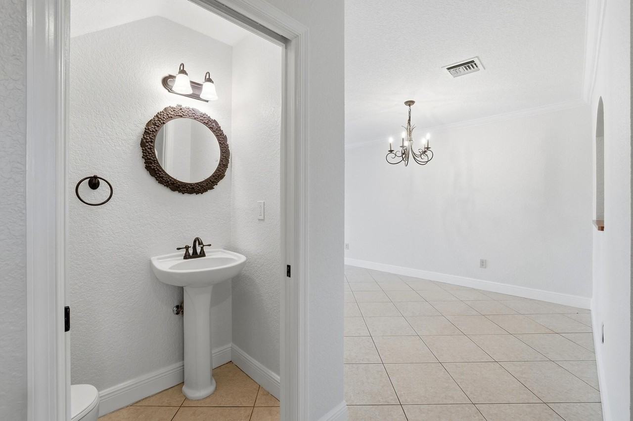 12740 Westhampton Cir - Photo 5 of 21