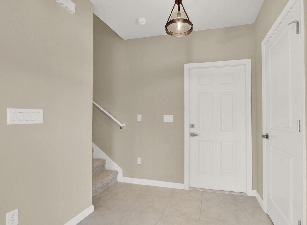 15693 Sw Twilight St - Photo 5 of 41