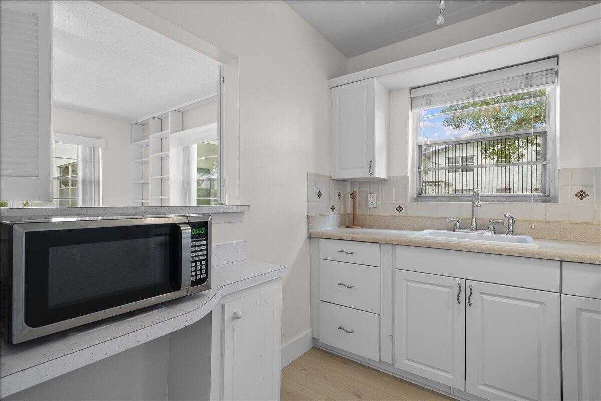 142 Kent I - Photo 3 of 31