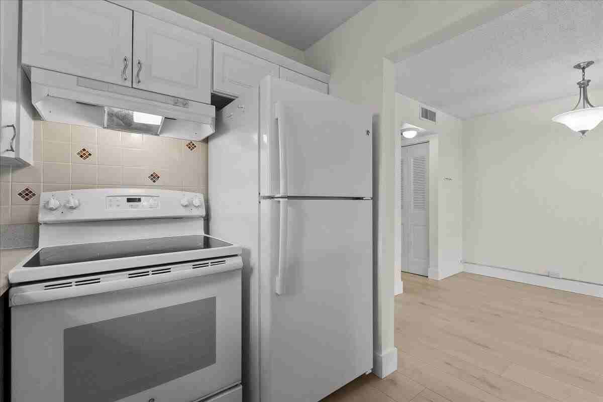 142 Kent I - Photo 4 of 31