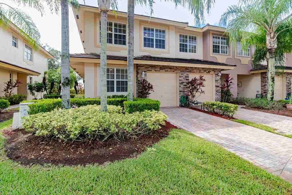 356 Se Bloxham Way - Photo 2 of 50