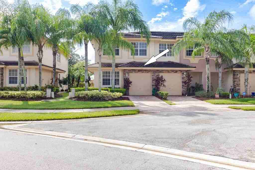 356 Se Bloxham Way - Photo 3 of 50