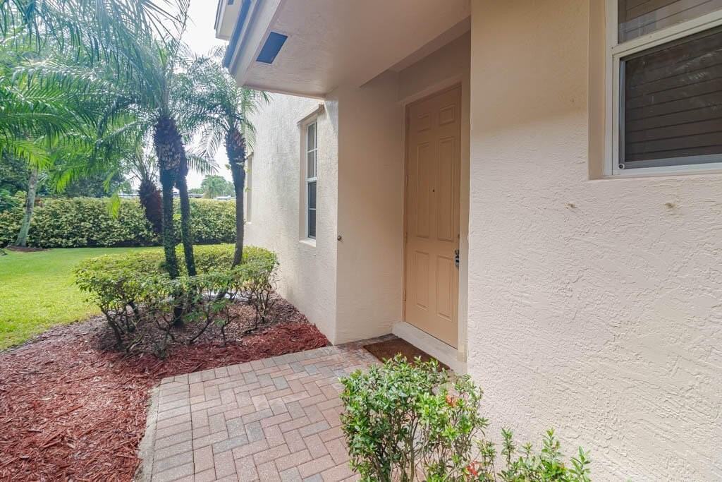 356 Se Bloxham Way - Photo 4 of 50