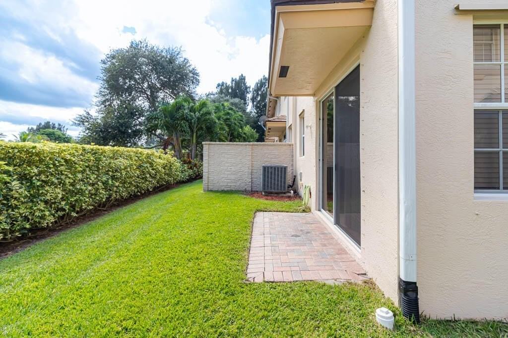 356 Se Bloxham Way - Photo 6 of 50