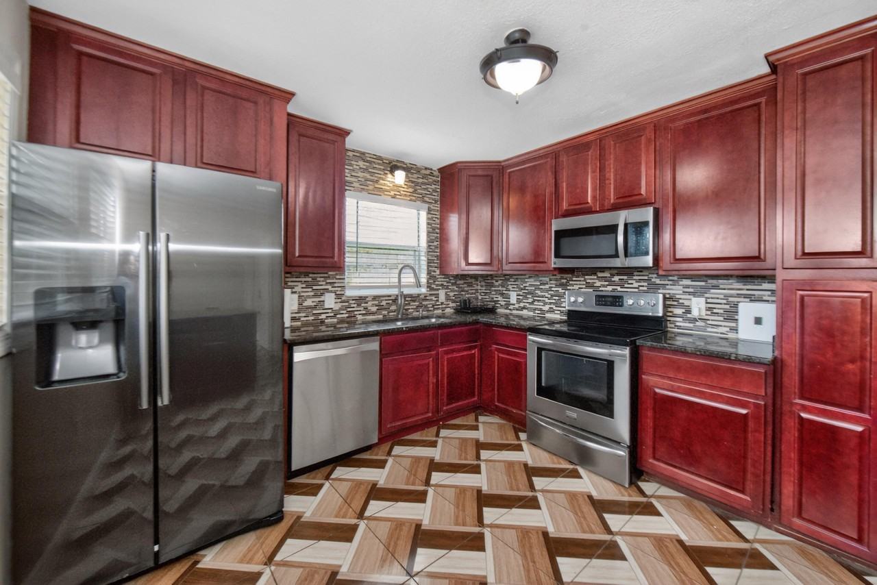 Sweetbay Ln - Photo 4 of 23