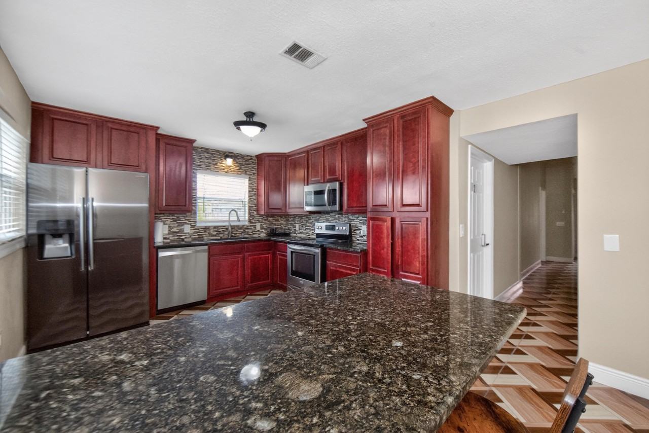 Sweetbay Ln - Photo 5 of 23