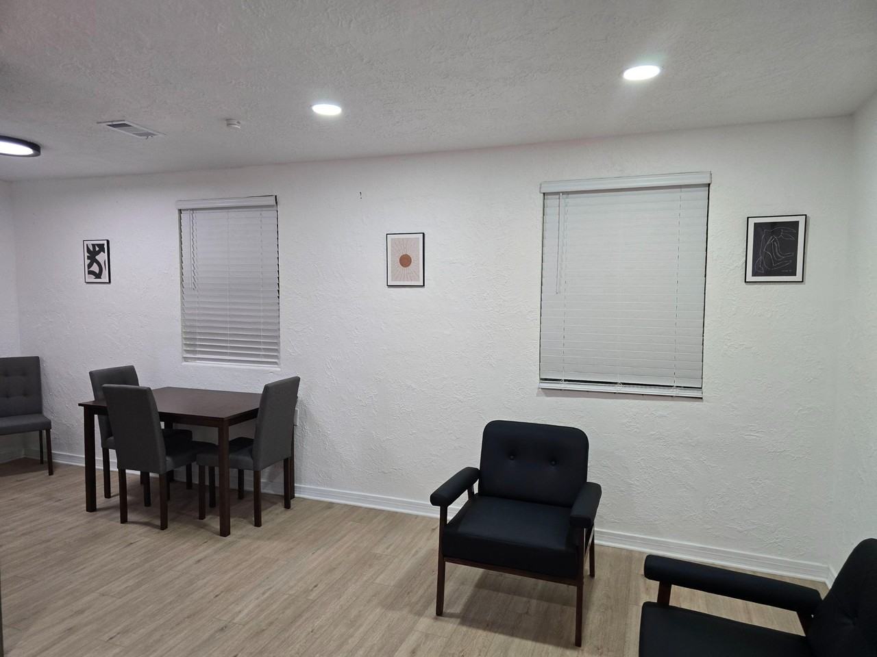 Laura St N - Photo 5 of 17