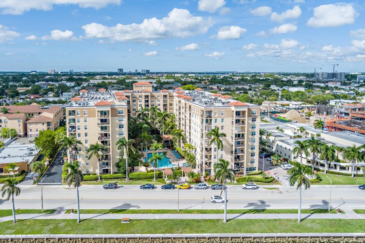 1801 N Flagler Dr Apt 903 - Photo 7 of 28