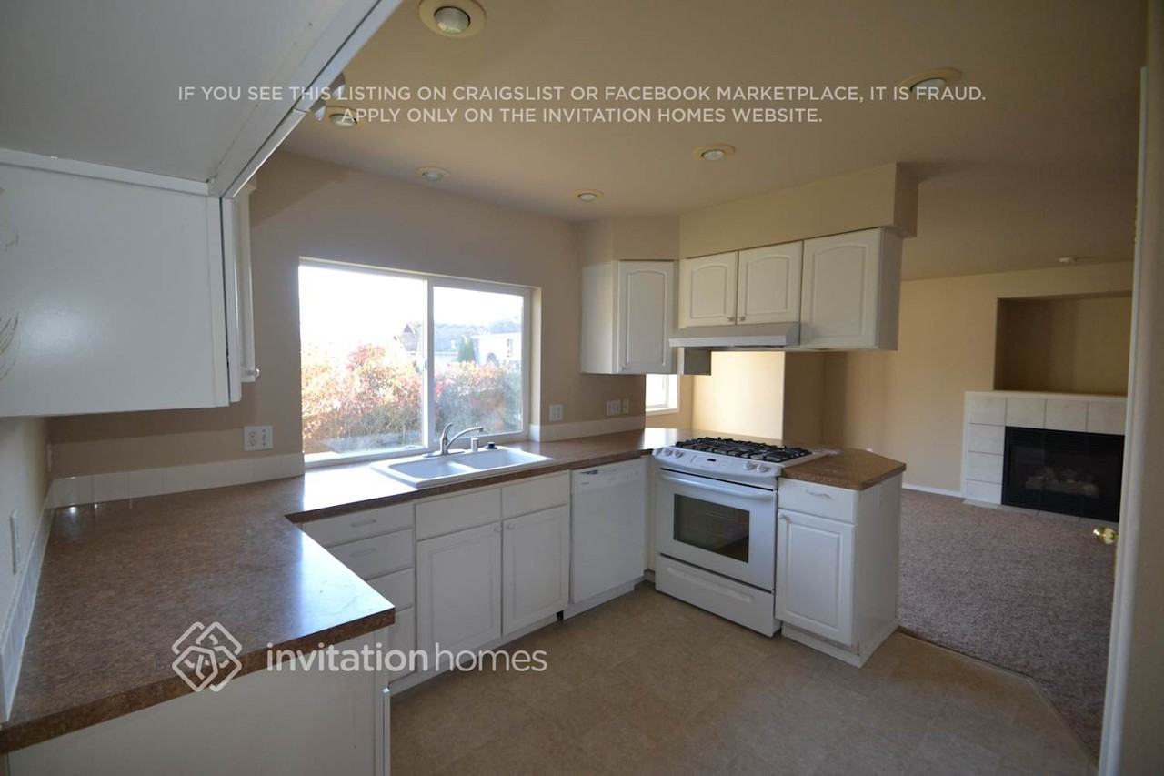 3010 46th Street Ct Ne - Photo 4 of 16