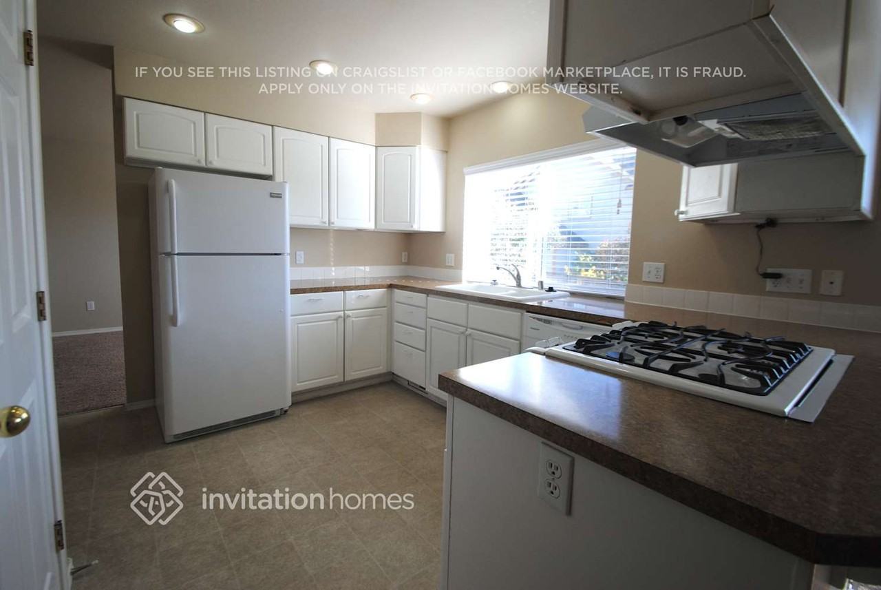 3010 46th Street Ct Ne - Photo 5 of 16