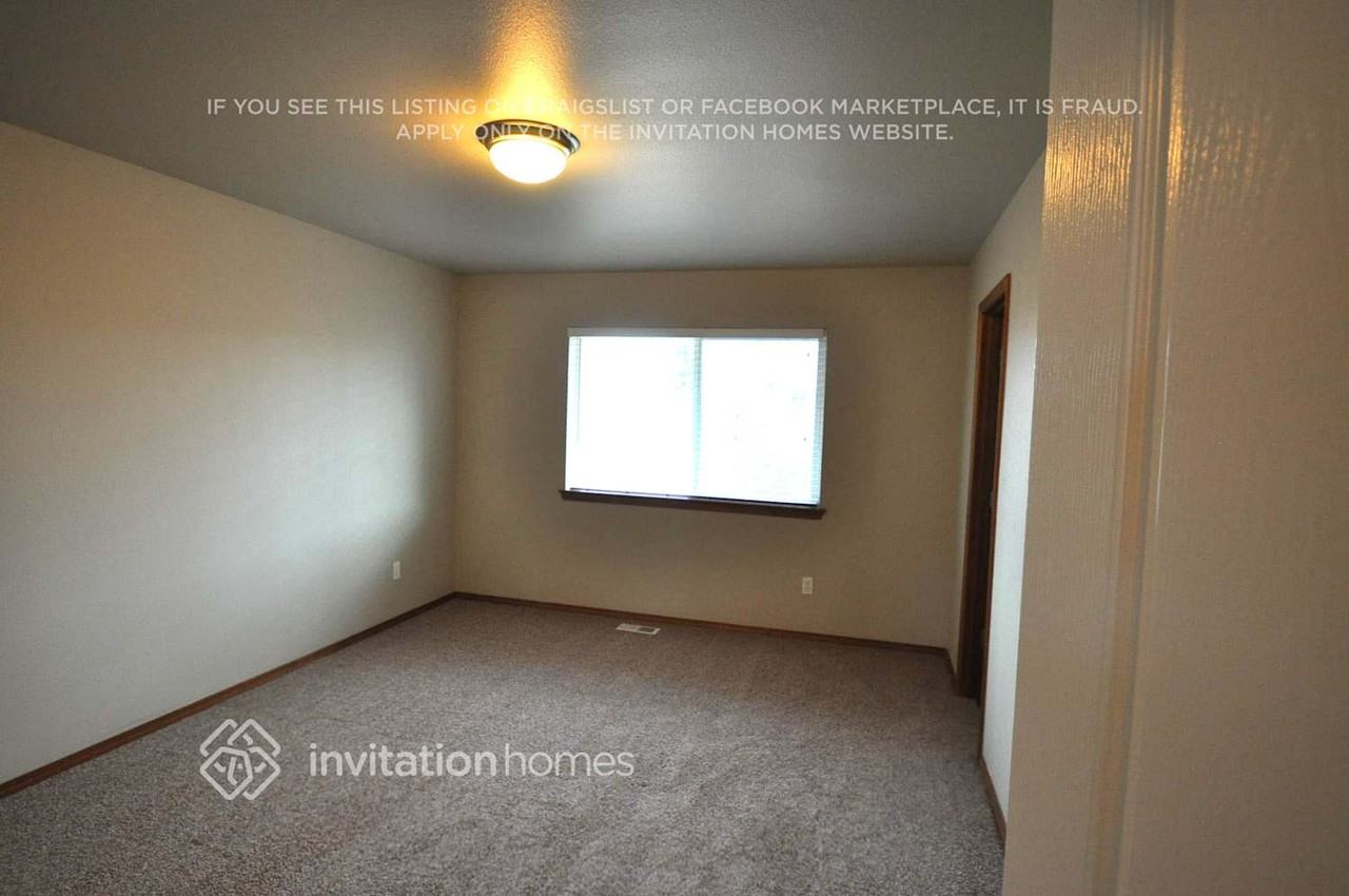 2225 191st Street Ct E - Photo 4 of 6