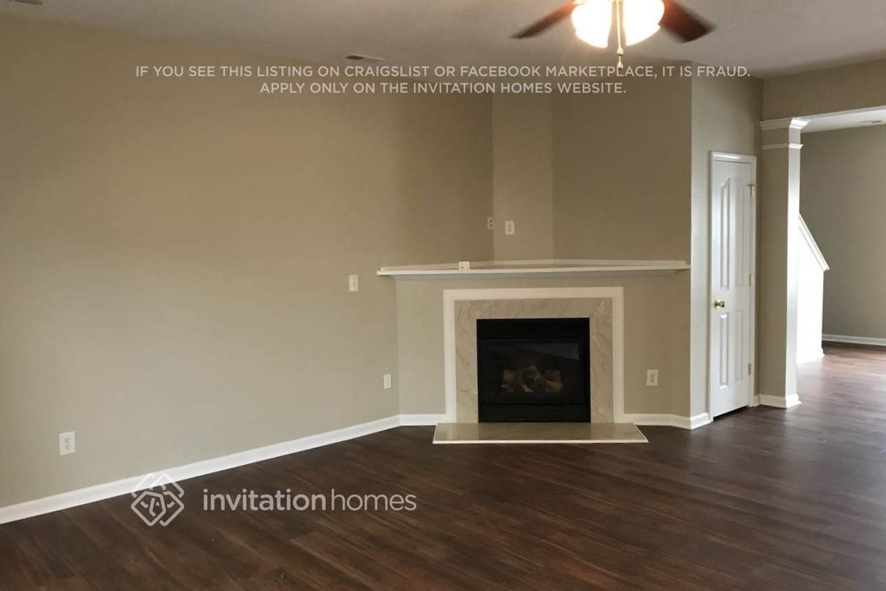 1736 Larne Cir - Photo 2 of 4