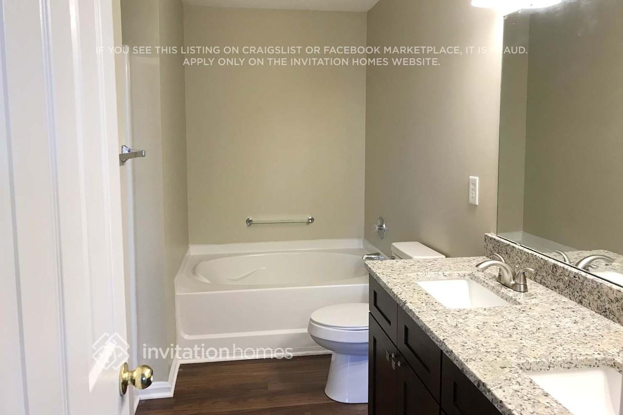 1736 Larne Cir - Photo 3 of 4