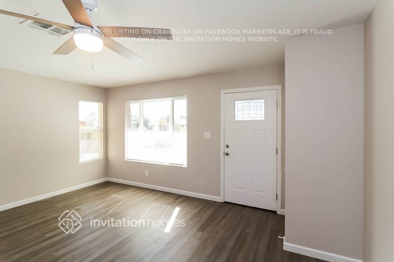 10907 N 72nd Ave - Photo 3 of 16