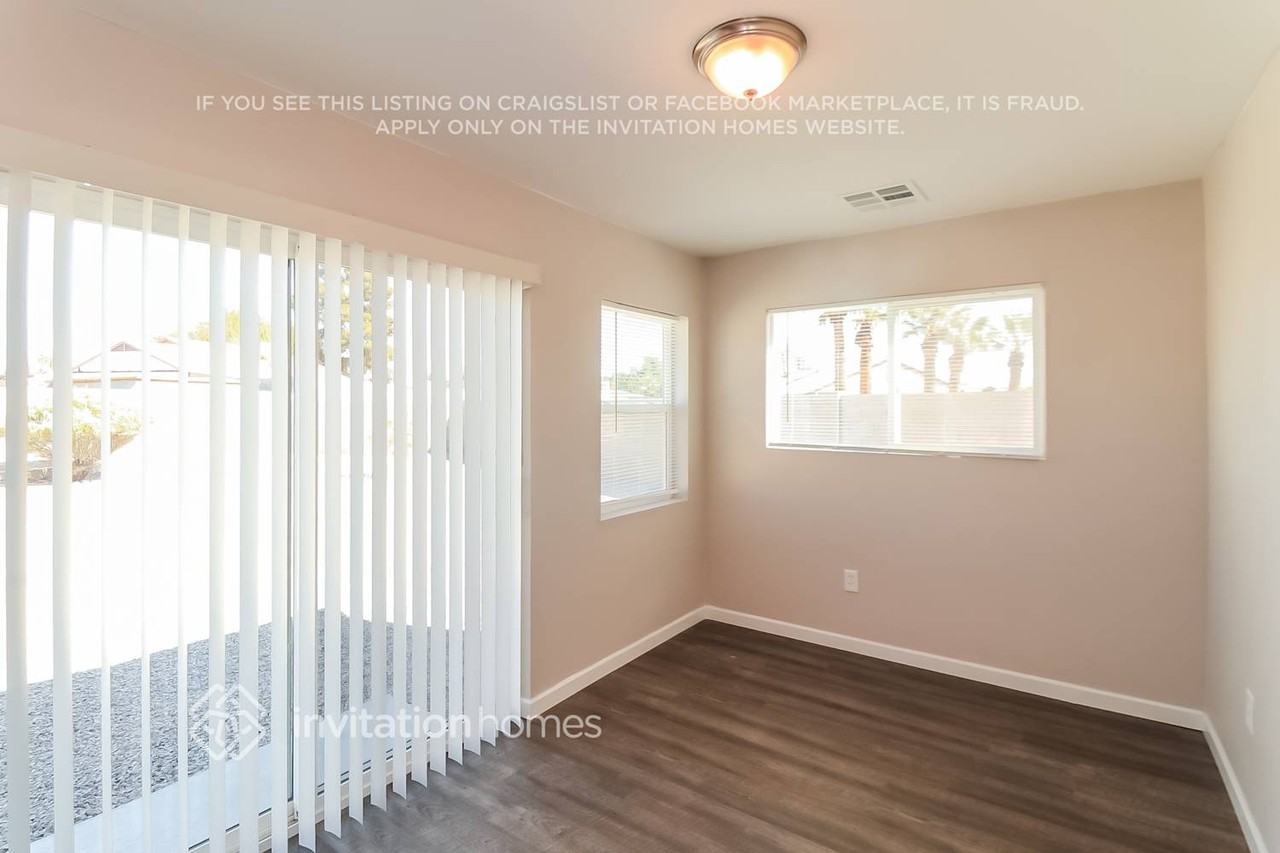 10907 N 72nd Ave - Photo 5 of 16