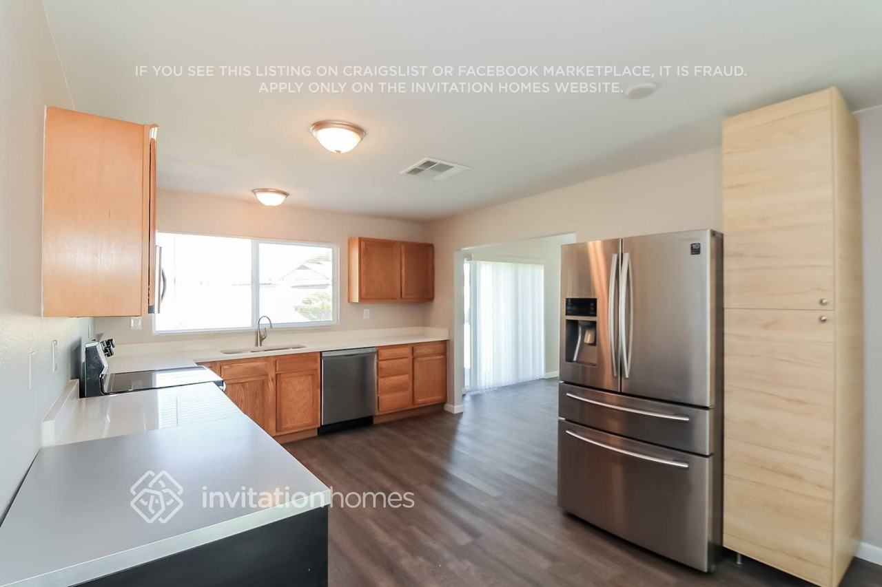 10907 N 72nd Ave - Photo 7 of 16