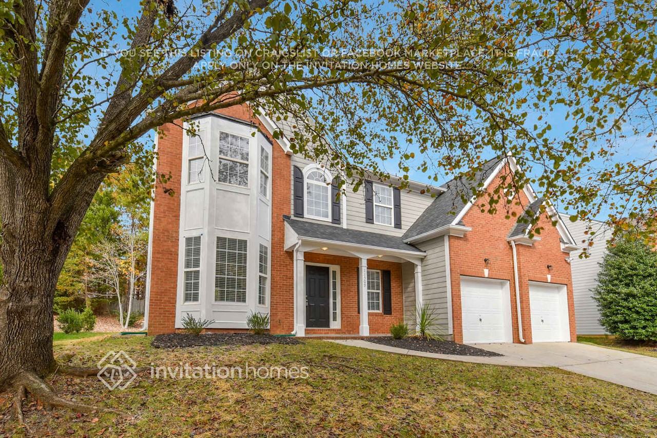 11509 Leigh Glen Cir - Photo 3 of 32