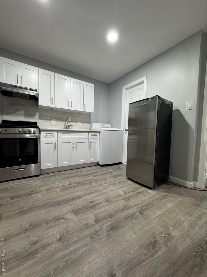 771 E 216th St - Photo 3 of 7