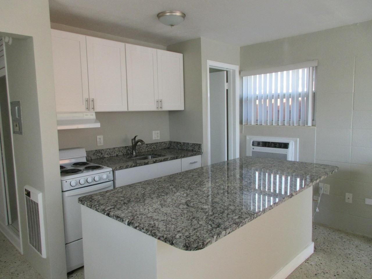 1238 17th Ave N - Photo 5 of 8