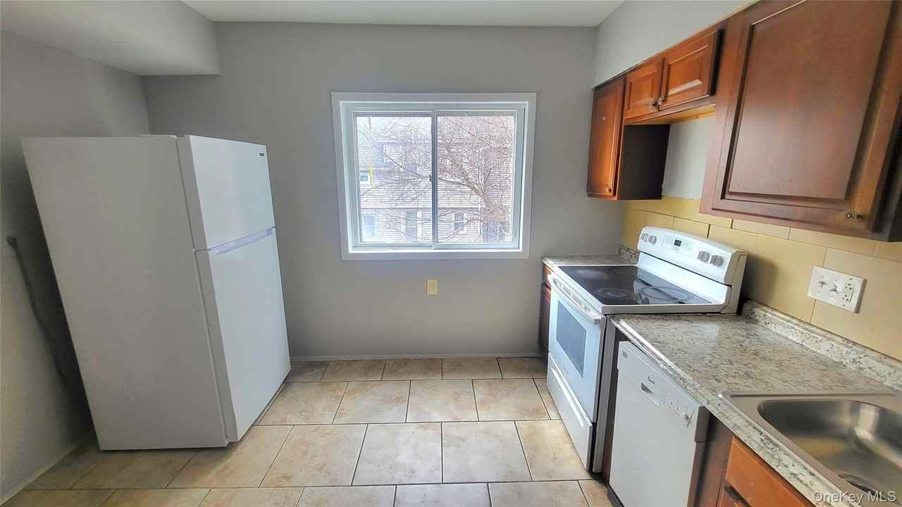 174 South Avenue unit: Apt 2 - Photo 2 of 21