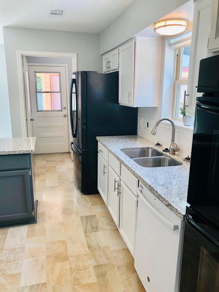 29021 Cherrywood Ln - Photo 3 of 50