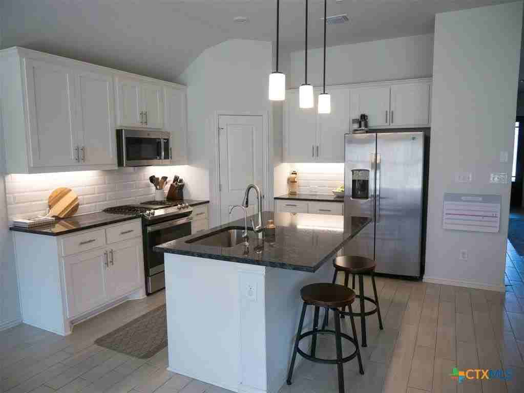 292 Eagle Ford Dr - Photo 2 of 16