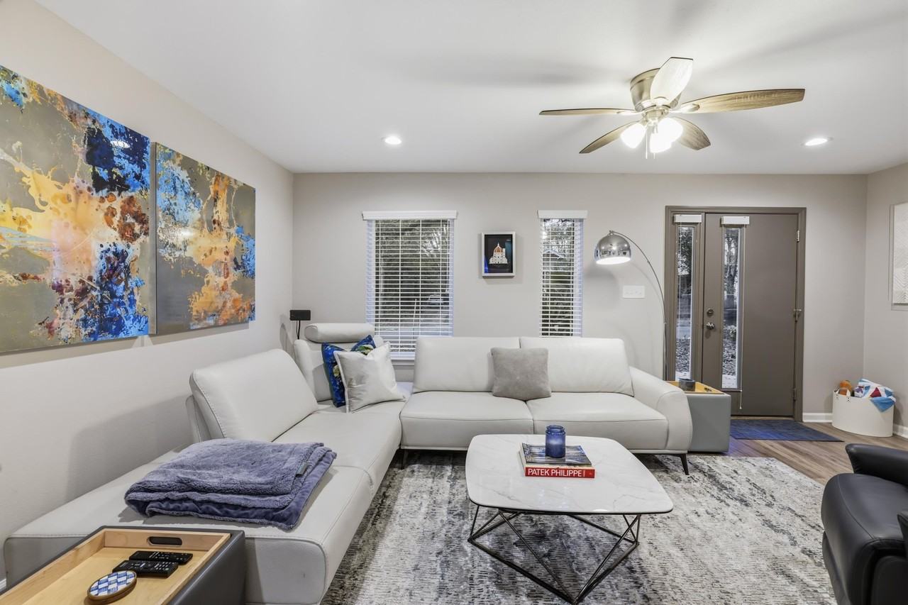 1241 N Bronough St - Photo 2 of 29