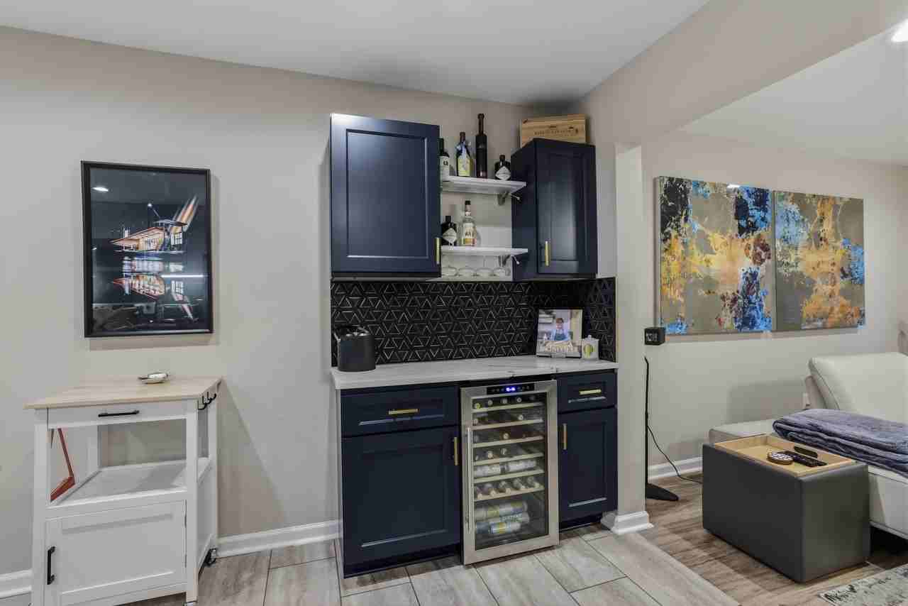 1241 N Bronough St - Photo 3 of 29