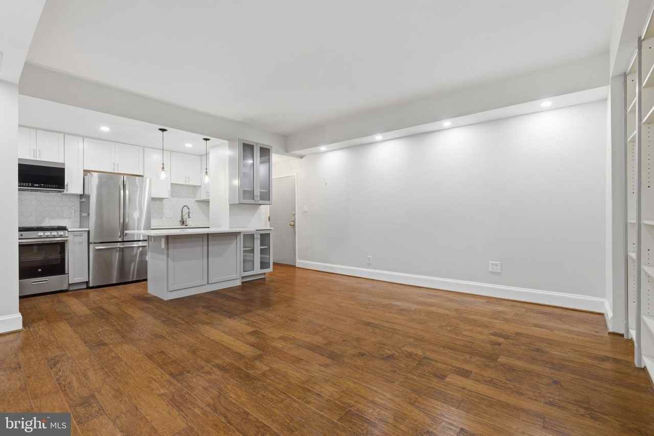 2127 California St Nw Apt 102 - Photo 2 of 14