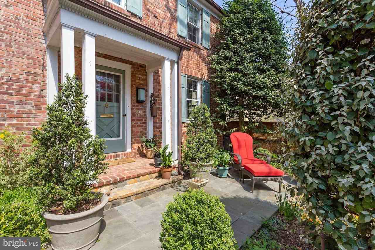 3743 Upton St Nw - Photo 2 of 35