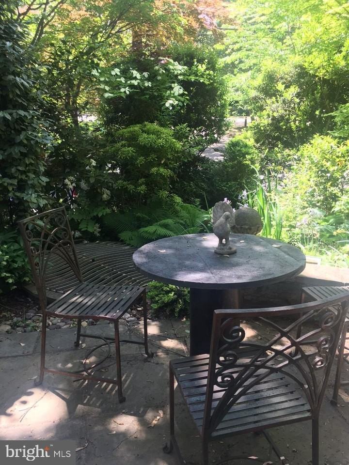 3743 Upton St Nw - Photo 5 of 35