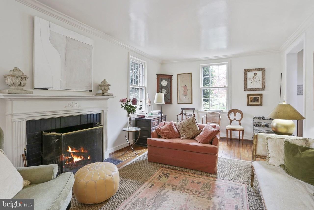 3743 Upton St Nw - Photo 7 of 35