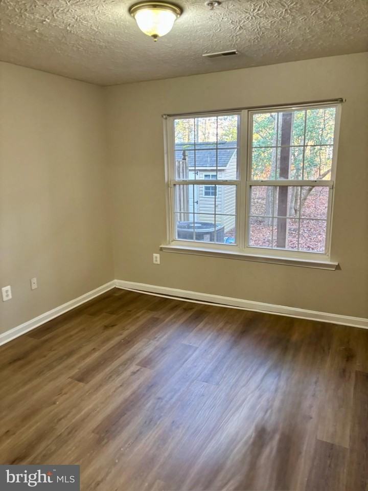 8002 Bullfinch Pl - Photo 3 of 33