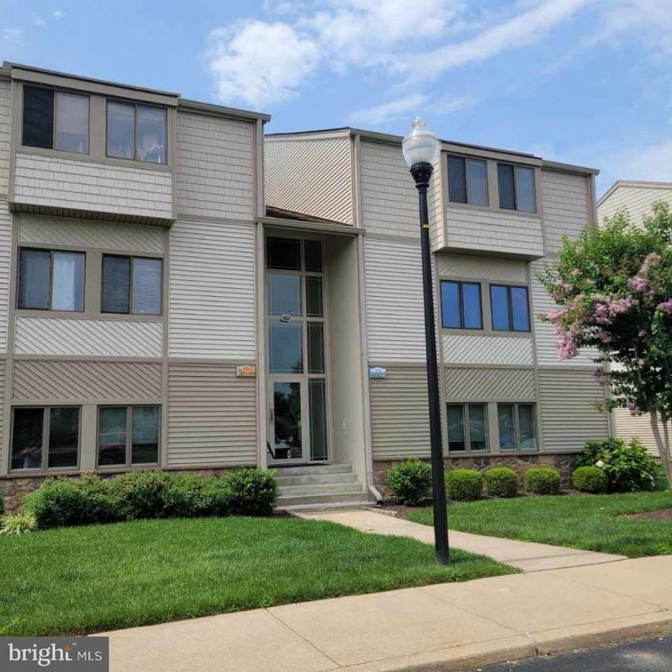 534 Riviera Dr Apt B - Photo 3 of 50