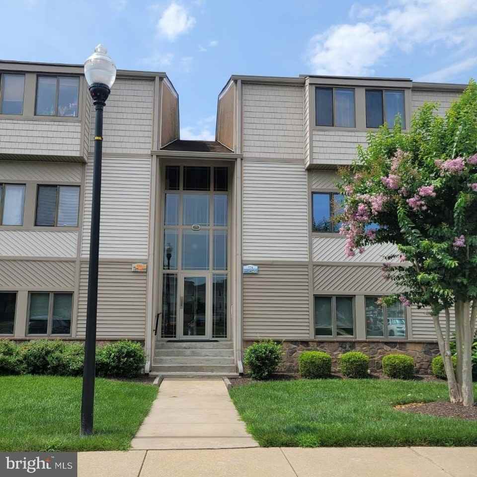 534 Riviera Dr Apt B - Photo 4 of 50