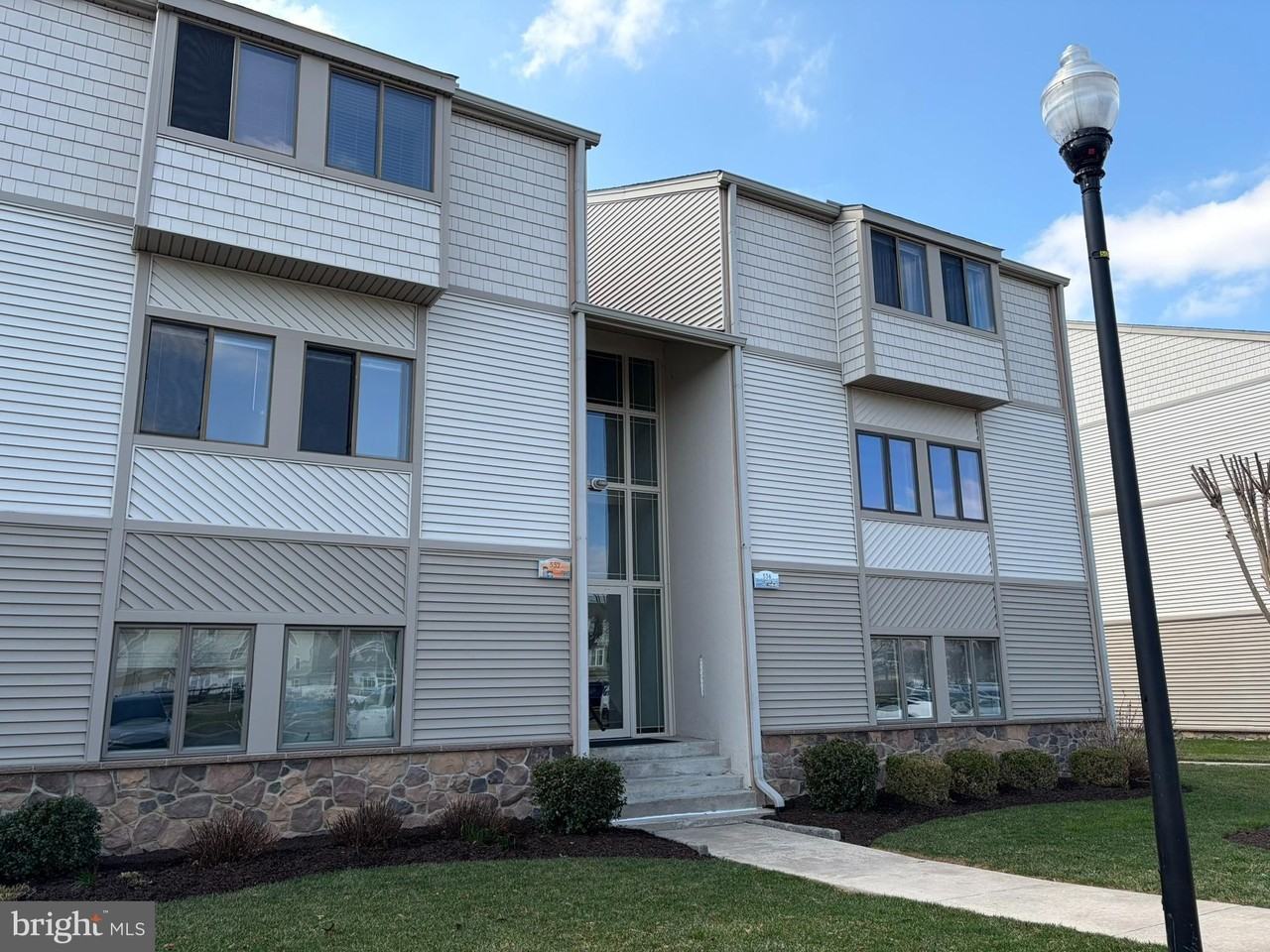 534 Riviera Dr Apt B - Photo 5 of 50