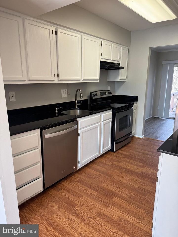 7838 Whistling Pines Ct - Photo 3 of 21