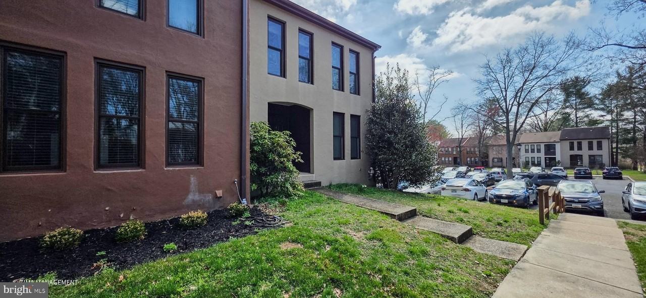 5677 Phelps Luck Dr - Photo 3 of 42