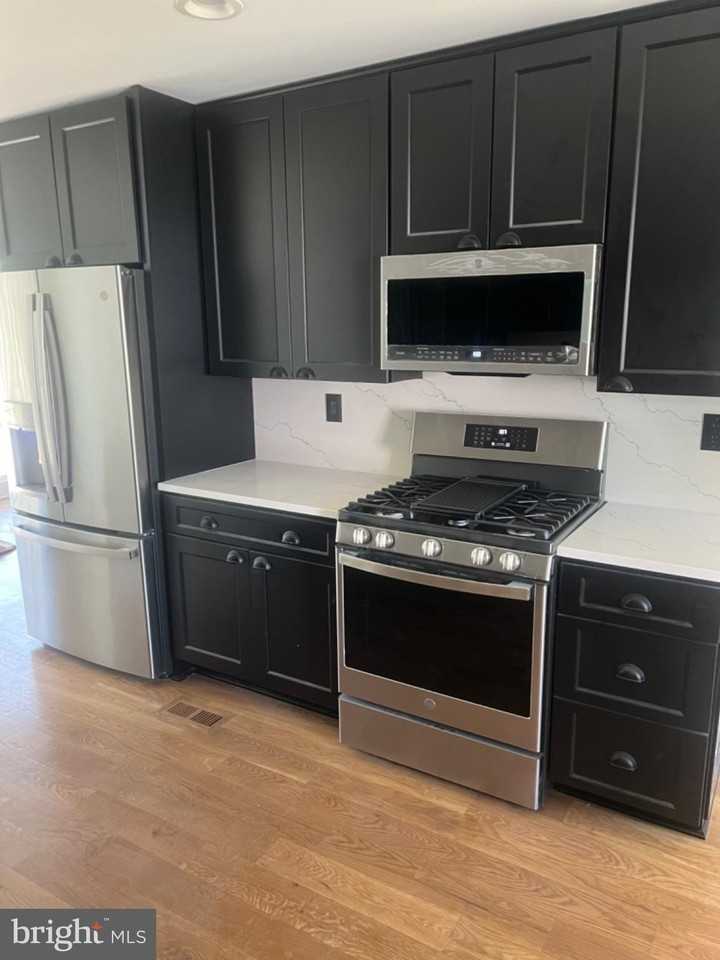 4400 Rendale Ct - Photo 4 of 47