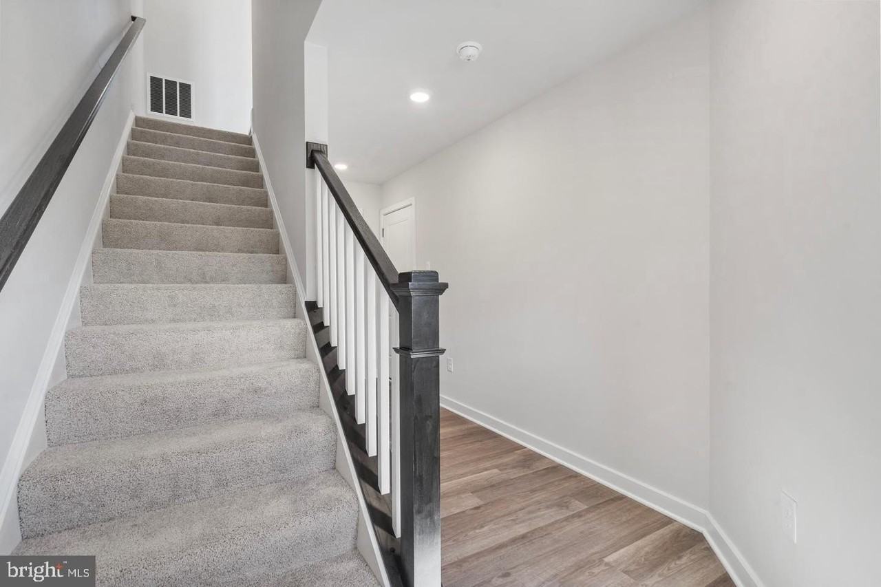 16502 Green Glade Dr - Photo 4 of 34