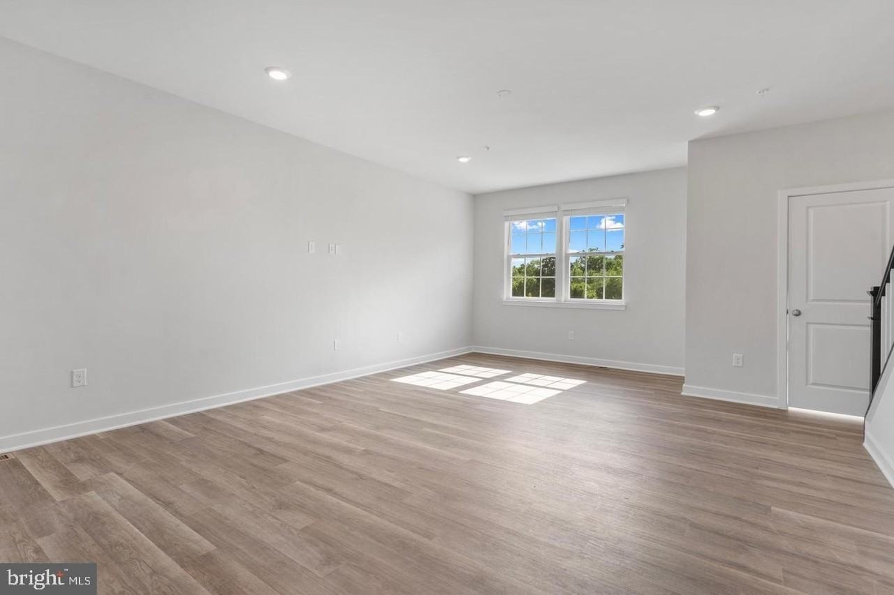 16502 Green Glade Dr - Photo 5 of 34