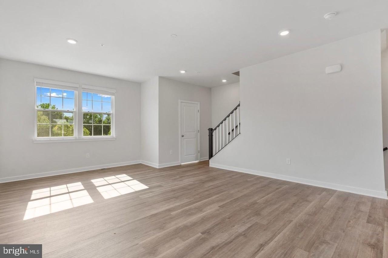 16502 Green Glade Dr - Photo 6 of 34