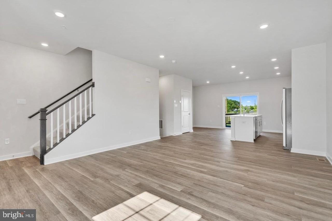 16502 Green Glade Dr - Photo 7 of 34