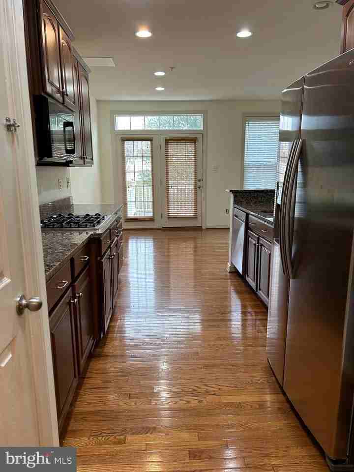 338 Village Way - Photo 7 of 37